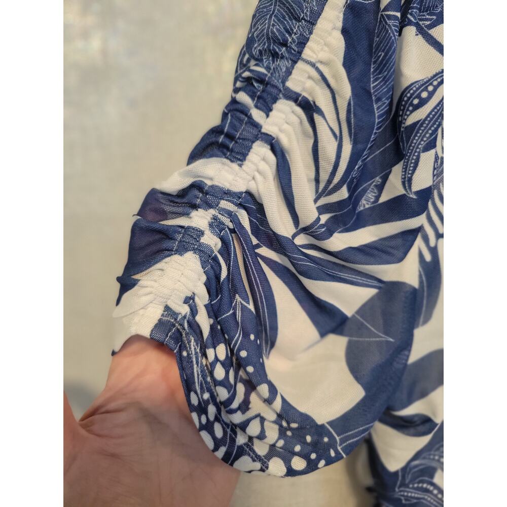 Cable & Gauge L Blue White Ruched Short Sleeve Floral Top Career Vacation Travel - Picture 5 of 6